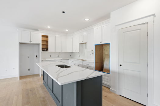 8-web-or-mls-739 Manhattan Blvd-8