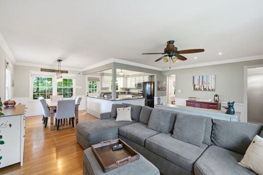 9-web-or-mls-6994 Mayfield Ave-9
