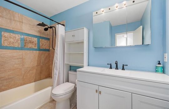 407 Requeza St E9 - bathroom