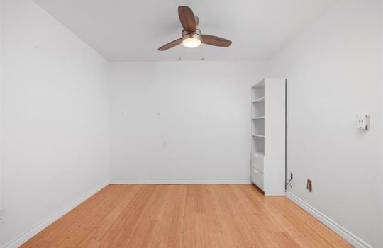 407 Requeza St E9 - dining