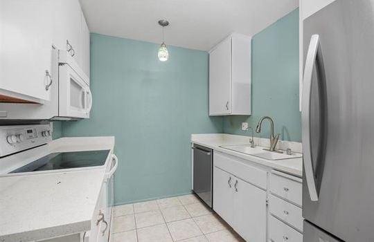 407 Requeza St E9 - kitchen2