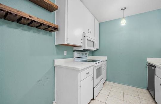 407 Requeza St E9 - kitchen3