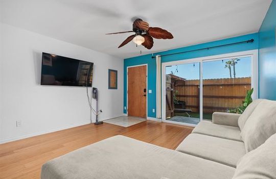 407 Requeza St E9 - living 2