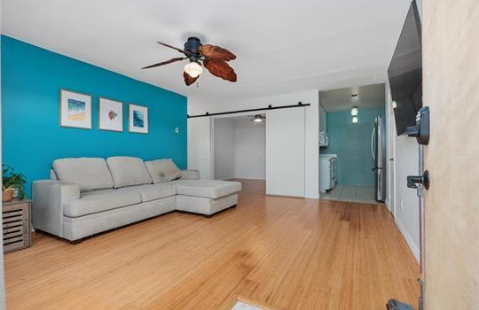 407 Requeza St E9 - living 3