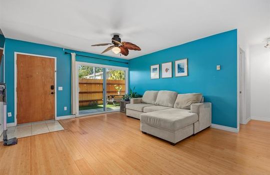 407 Requeza St E9 - living