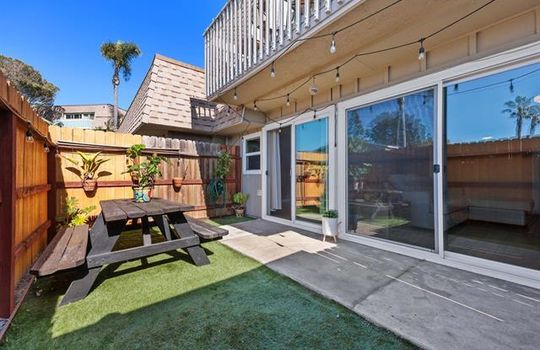 407 Requeza St E9 - patio