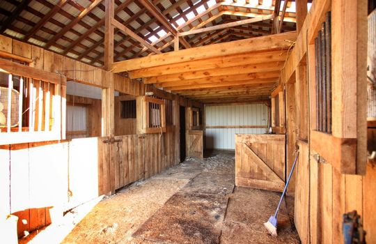 Kentucky-Horse-Property-Barn-Pond-Webster-31