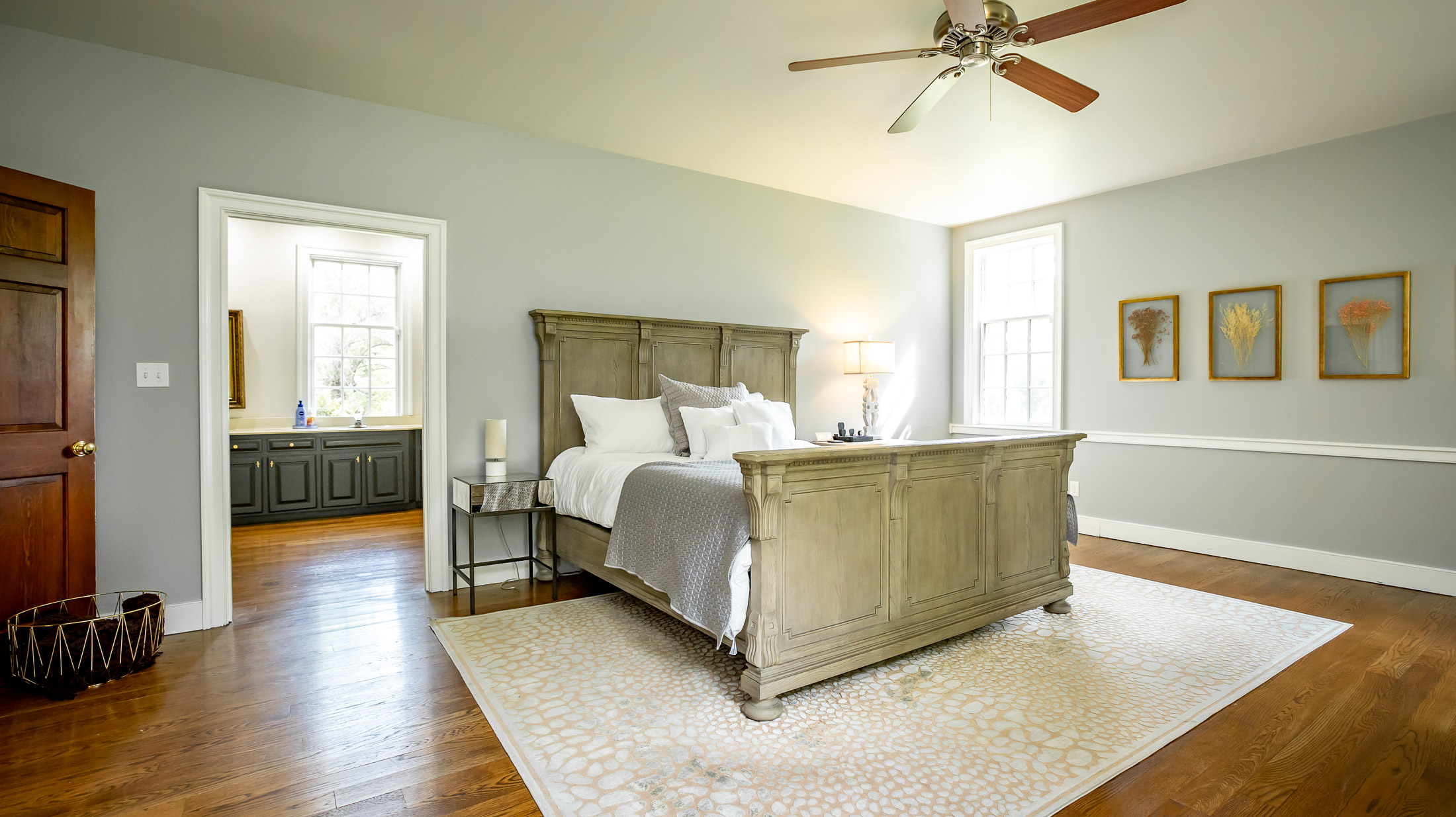 Immaculate Colonial Revival that just wants to entertain - bluegrassteam