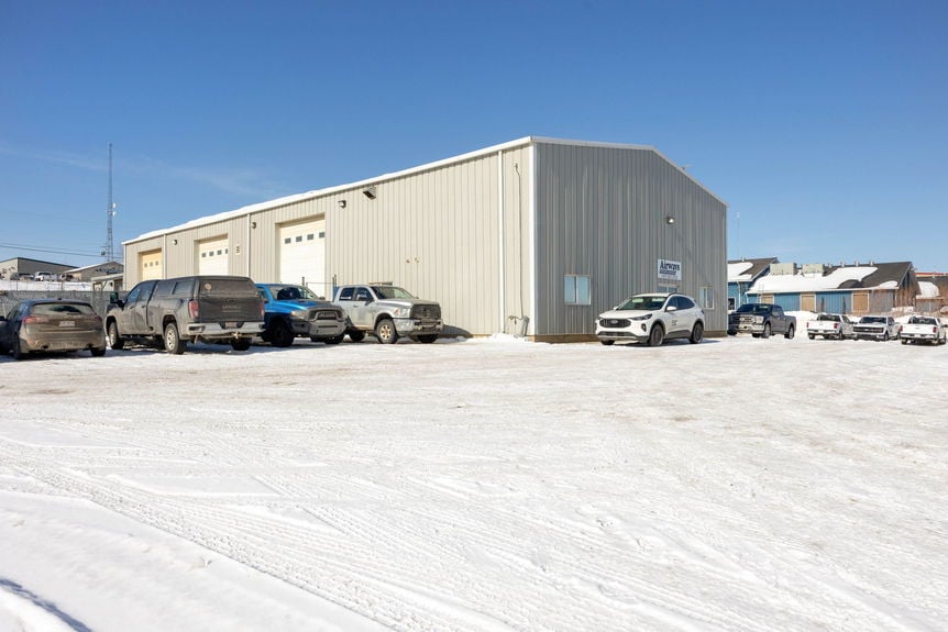 2-web-or-mls-290-maclennan-crescent