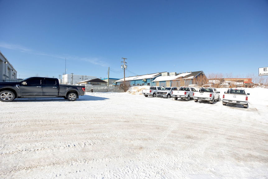 6-web-or-mls-290-maclennan-crescent