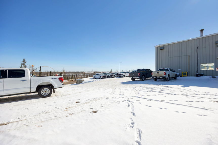 7-web-or-mls-290-maclennan-crescent