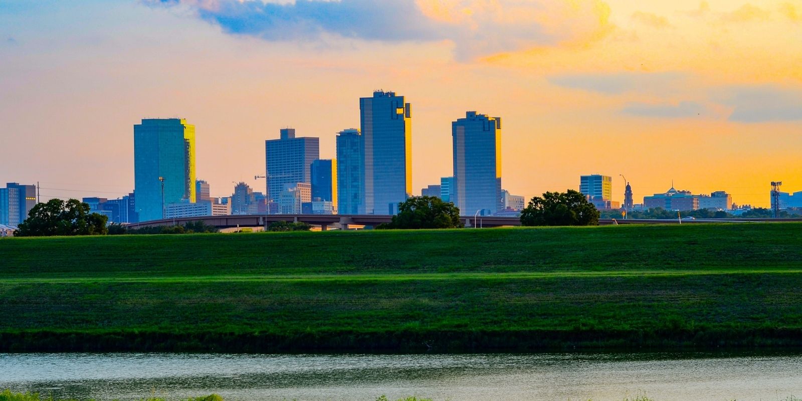 Photo of Fort Worth's skyline with beautiful weather