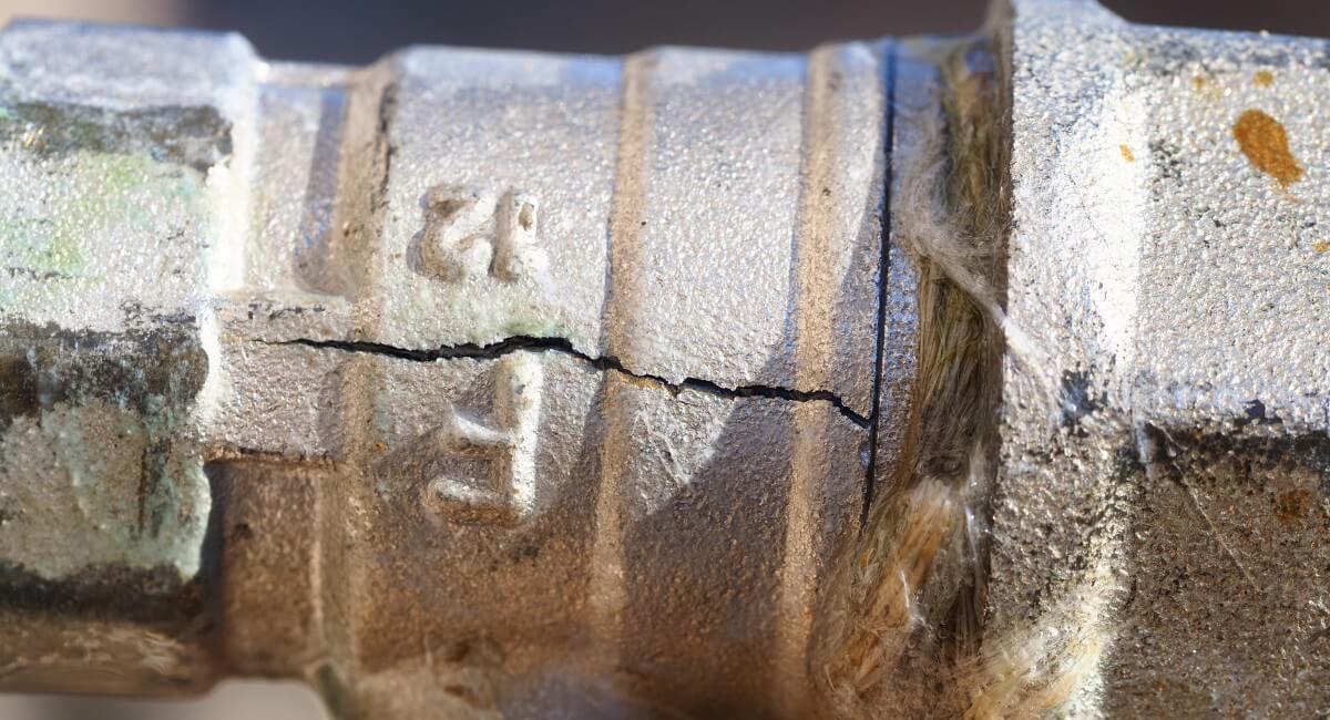 Cracked Pipes