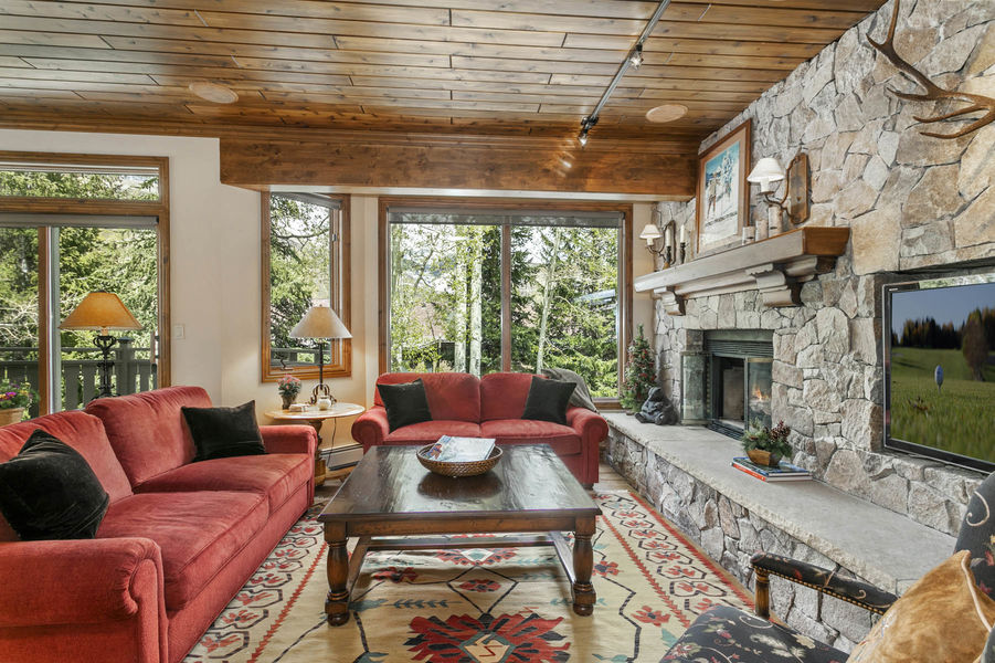 1592 Golf Terrace 57-012