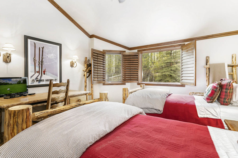 1592 Golf Terrace 57-034