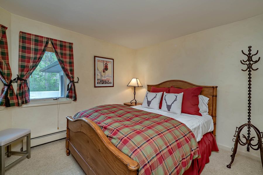 4196-Columbine-Road-0032