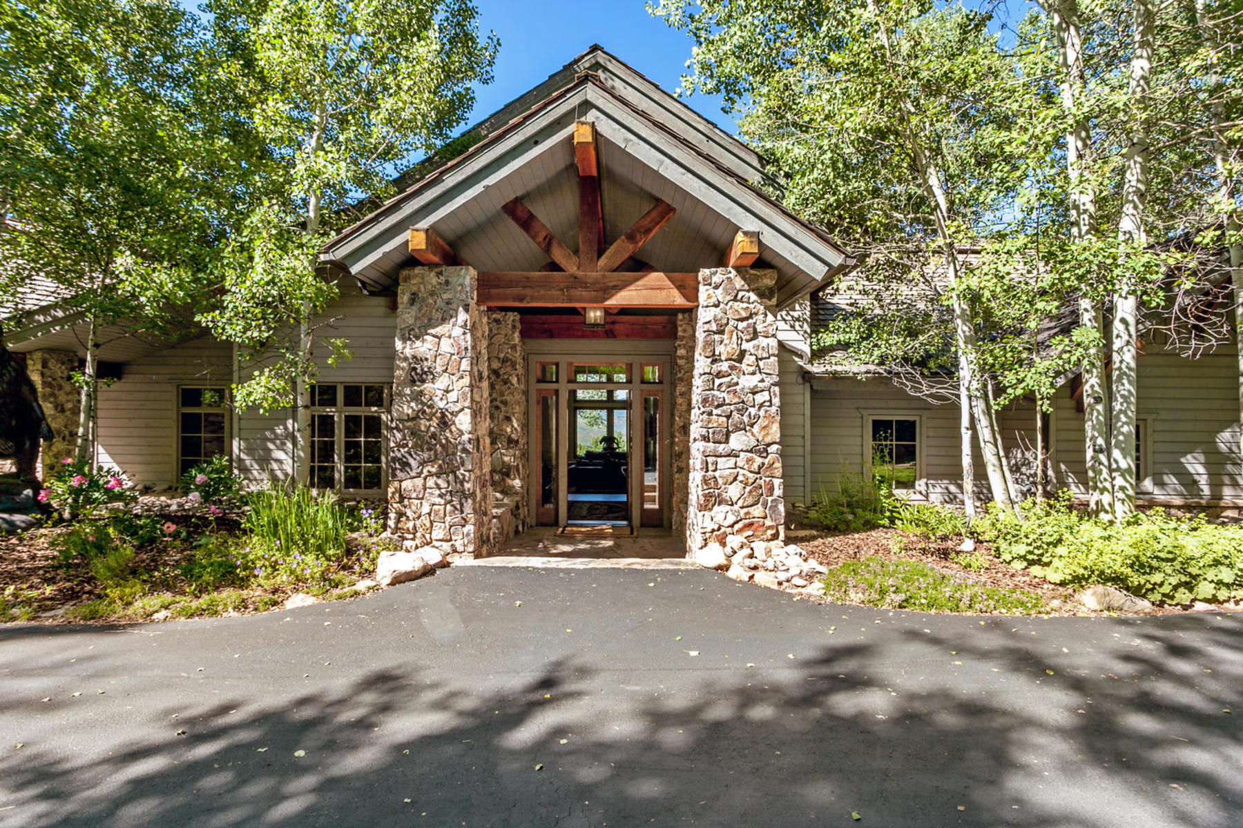 732-Forest-Trail-002-034-Entryway-MLS-Size