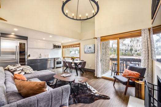 521 E Lionshead Circle 602 01