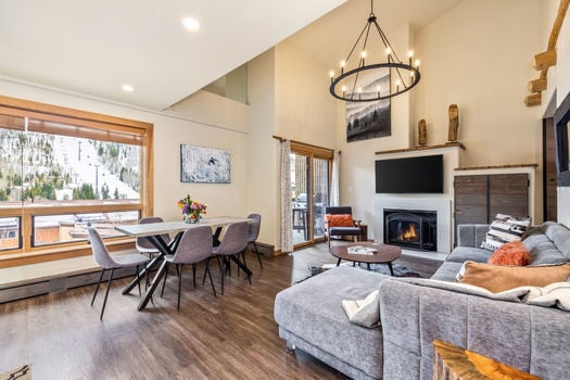 521 E Lionshead Circle 602 02