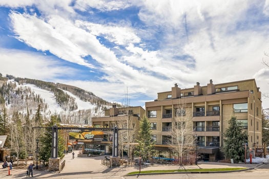 521 E Lionshead Circle 602 06