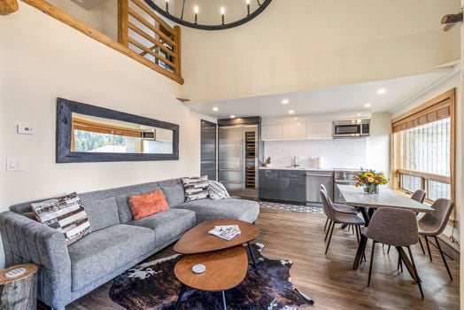 521 E Lionshead Circle 602 08