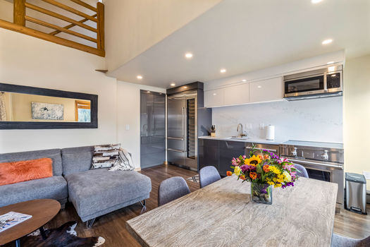 521 E Lionshead Circle 602 09