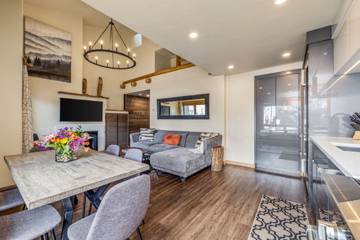 521 E Lionshead Circle 602 10