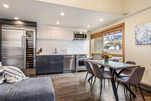 521 E Lionshead Circle 602 11