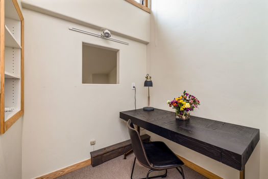 521 E Lionshead Circle 602 24