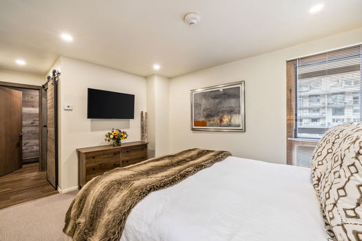 521 E Lionshead Circle 602 34