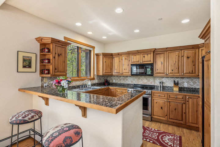 25 Cottage Cirlcle_0012