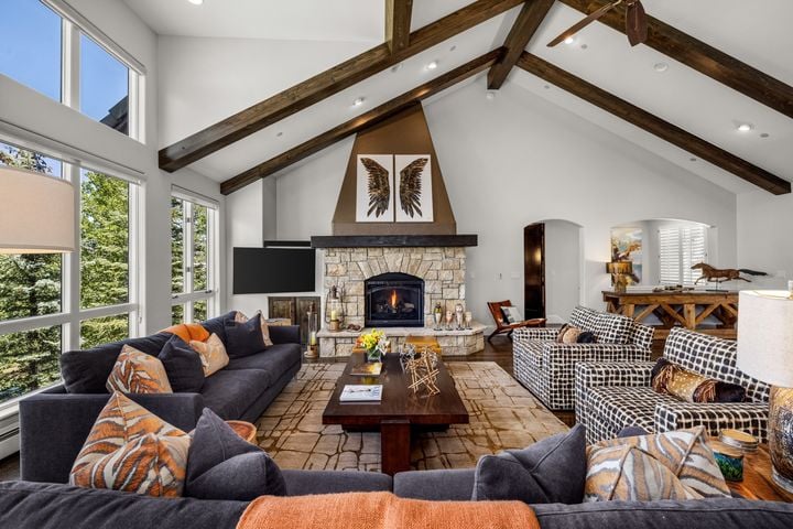 477 Kensington Drive 12