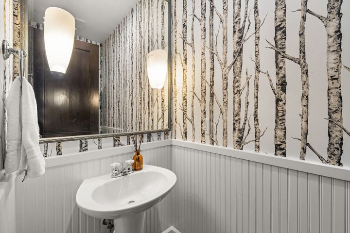 477 Kensington Drive 16