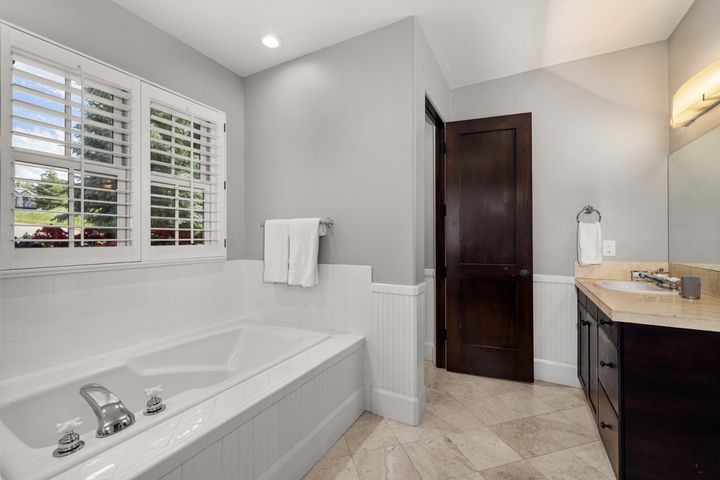 477 Kensington Drive 31