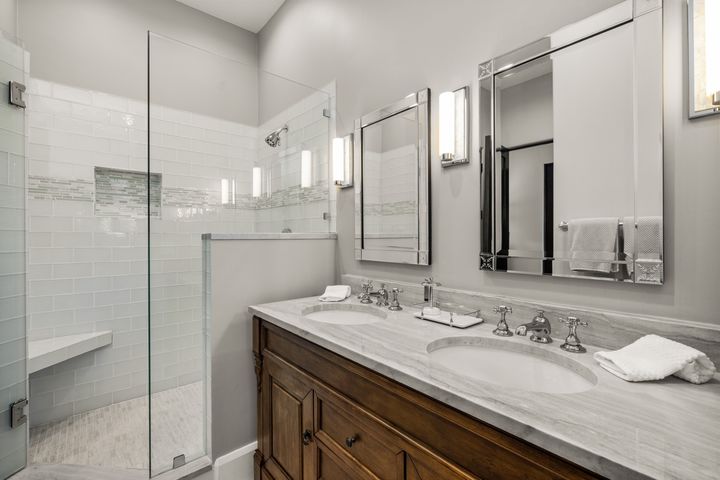 477 Kensington Drive 43