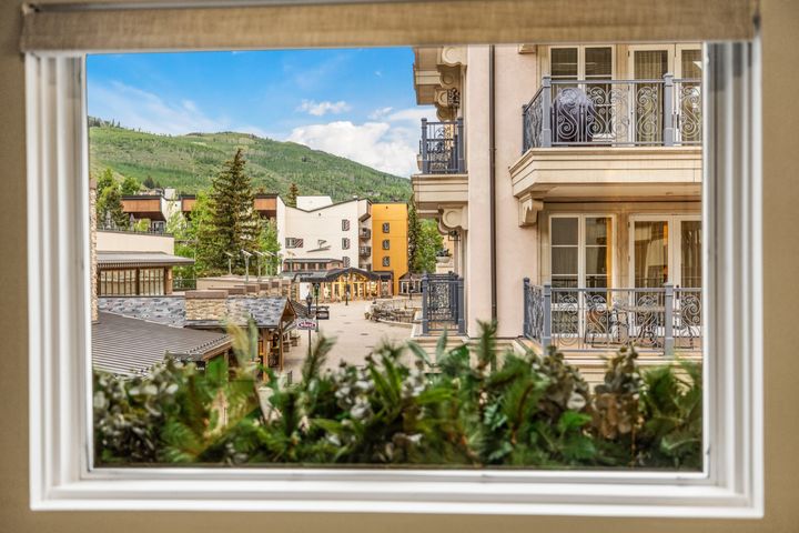 684 W Lionshead Circle 302_Summer Winter _19