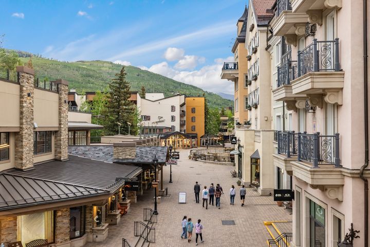 684 W Lionshead Circle 302_Summer Winter _26