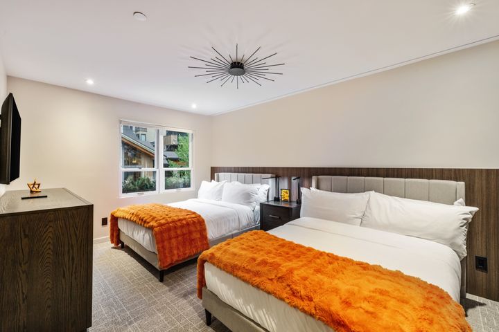 684 W Lionshead Circle 302_Summer Winter _31