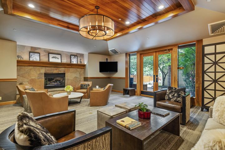 684 W Lionshead Circle 302_Summer Winter _39