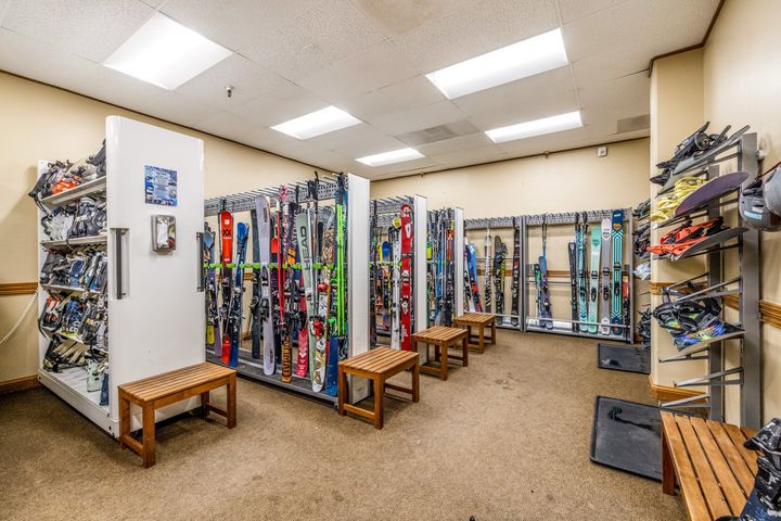 684 W Lionshead Circle 302_Summer Winter _41