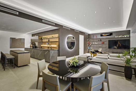 04_2301_Collins_Ave_Apt_1634_-_Luxury_Real_Estate_-_Concierge_Auctions