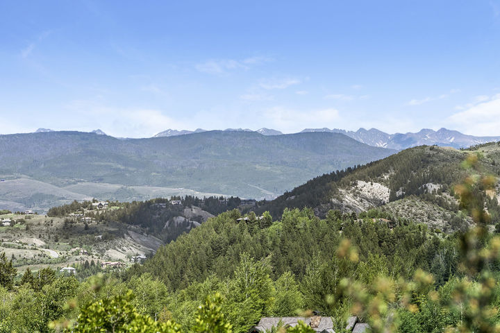 01 166 Peregrine Drive Gore Range Panorama