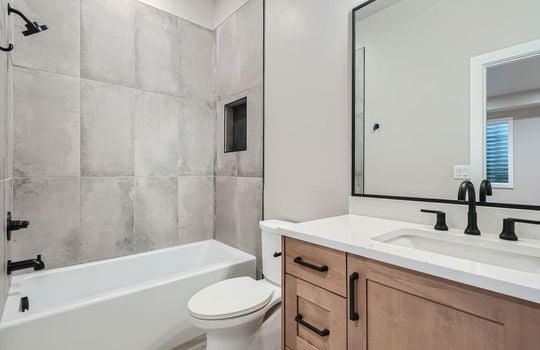 600 Arapahoe St &#8211; Web Quality &#8211; 022 &#8211; 26 604 Lower Level Bathroom