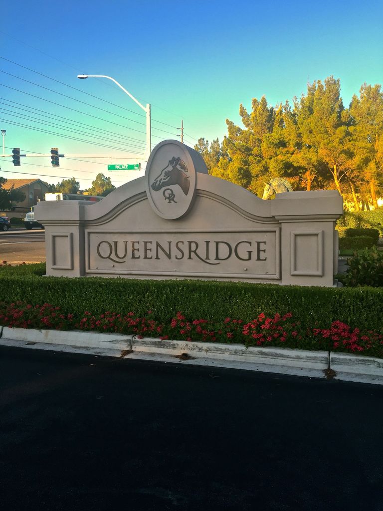 Queen Ridge Queensridge - Mary Baca and Team Wolfe Pack Powered by Life Realty District