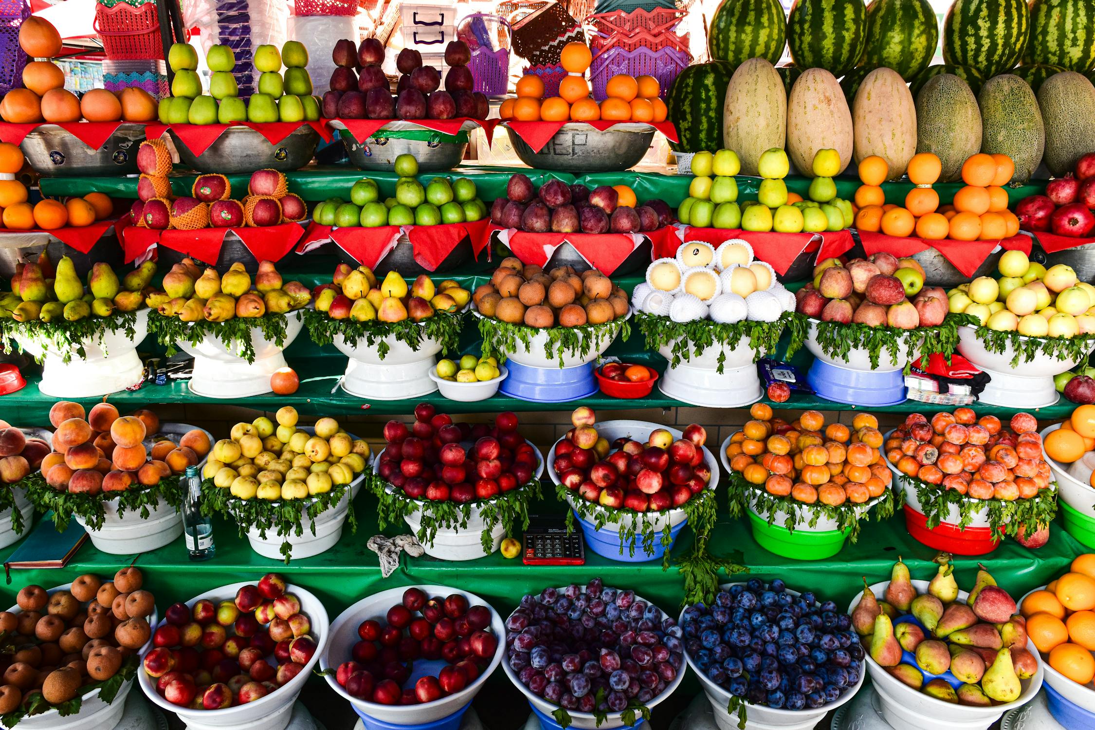 free-photo-of-large-selection-of-fruit-at-the-market-stall