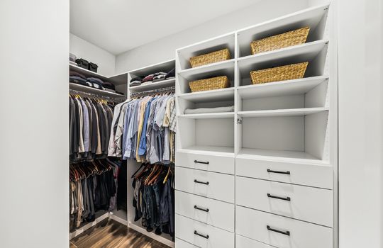 13 &#8211; Master Closets 094_dsc05575_256