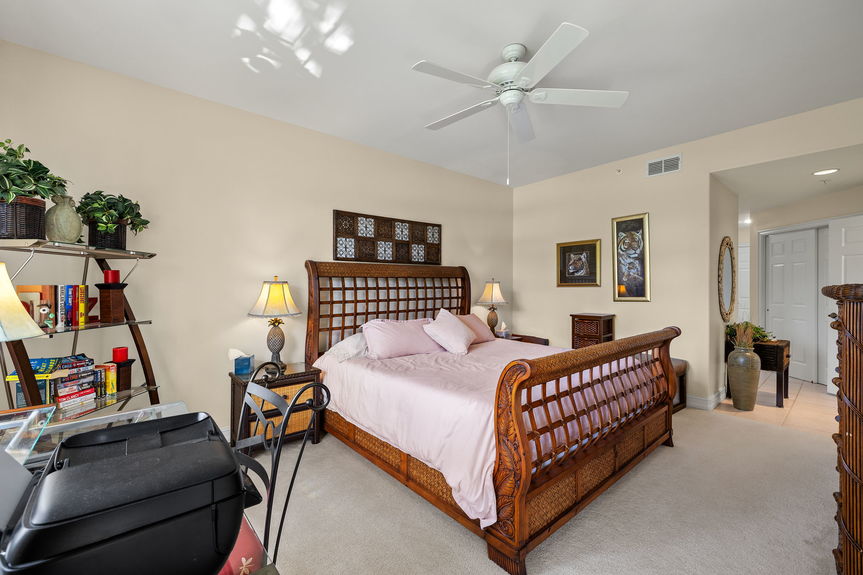 12-Primary Bedroom 1 (2)