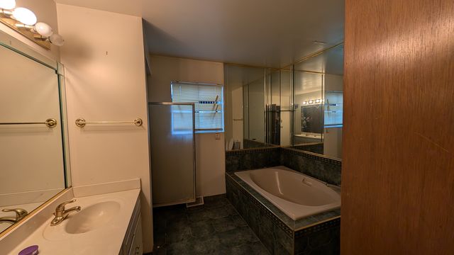 PXL_20241122_202230352