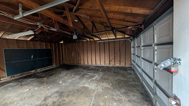 PXL_20241216_190449608
