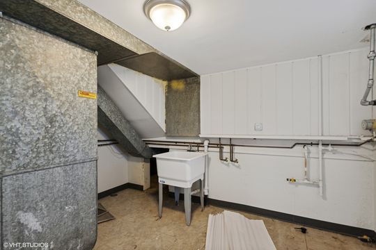 HD_1681399492070_14_18864GreenbayAve_44_LaundryRoom_MRED_2000x1333
